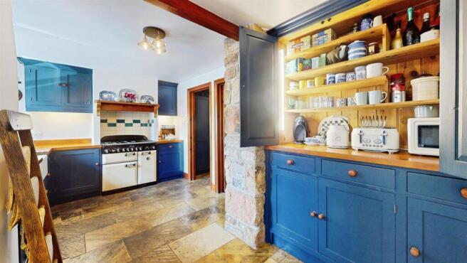 4 bed Detached for sale Image 10