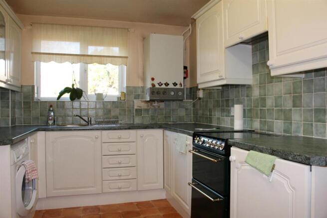 Kitchen (2).JPG