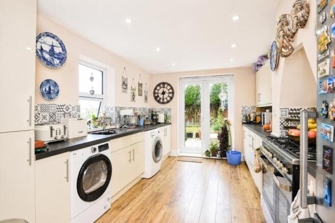 Kitchen2.jpg