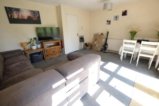 SITTING/DINING ROOM