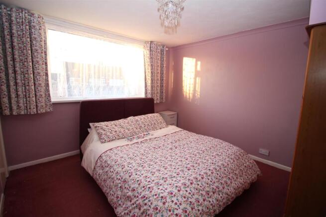 Bedroom 1.JPG