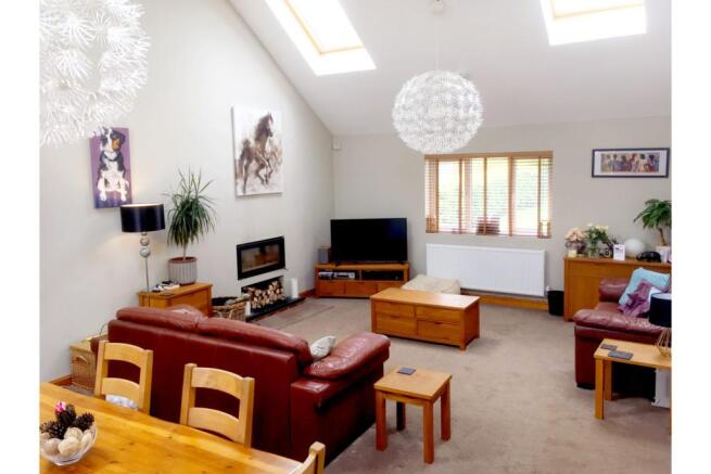 Lounge/Dining Room
