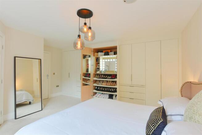 4 bed Detached for sale Image 9