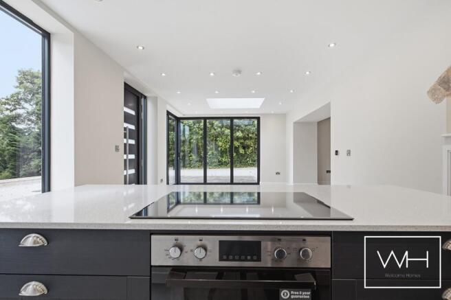 5 bed Detached for sale Image 12