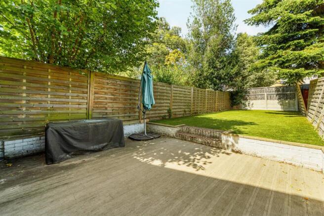Flat 1, 35 Leythe Road-7.jpg