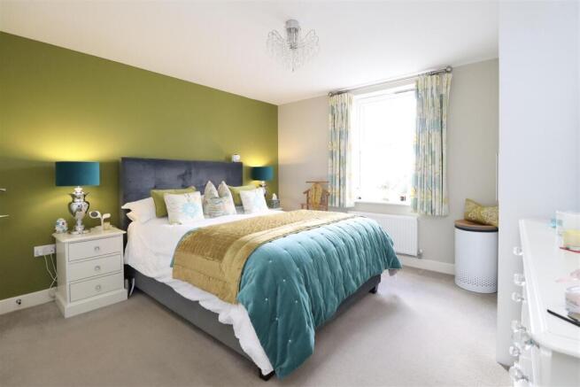 4 bed Detached for sale Image 12