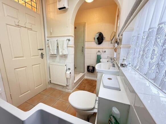 BATHROOM 3