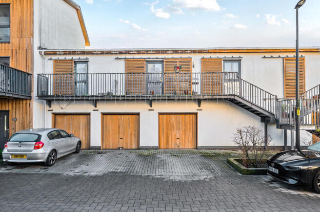 1386925-4-69300d2...