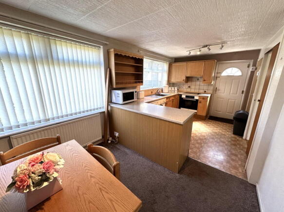 3 bed Semi-Detached for sale Image 10