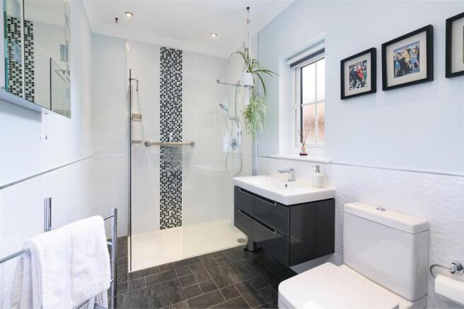 4 bed Detached for sale Image 10