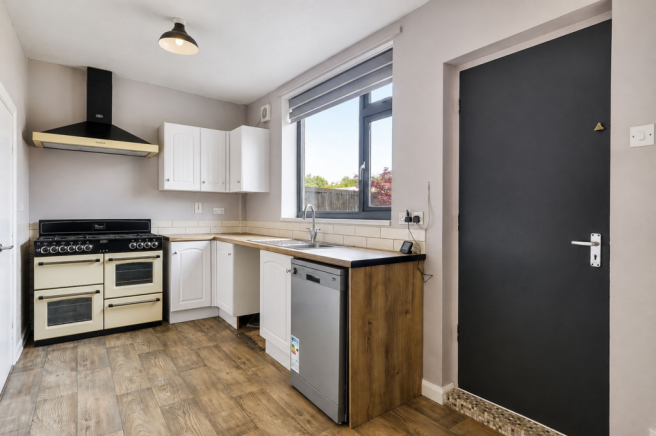 3 bed Terraced to rent Image 5