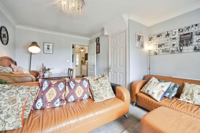 4 bed Semi-Detached for sale Image 8