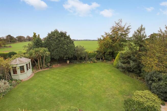 4 bed Detached for sale Image 9