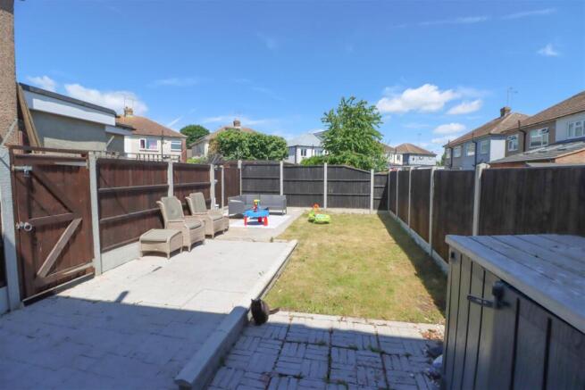 13 SANDOWN CLOSE GARDEN.jpg