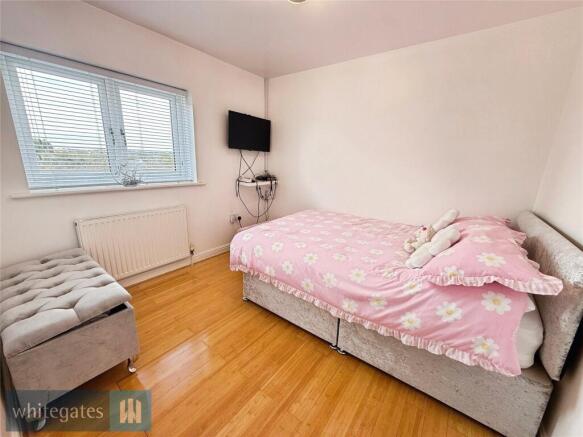 4 bed Detached for sale Image 10
