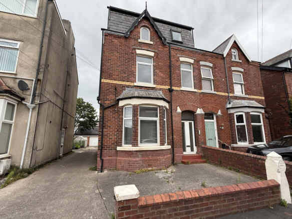 One bedroom, ground floor flat