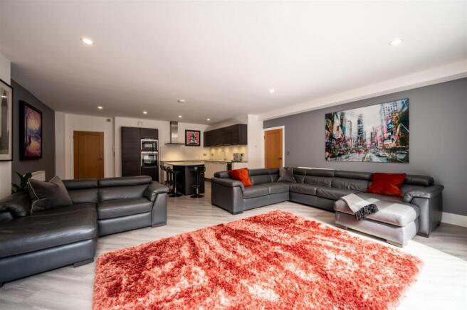 3 bed Apartment for sale Image 10