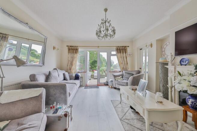 4 bed Detached for sale Image 4