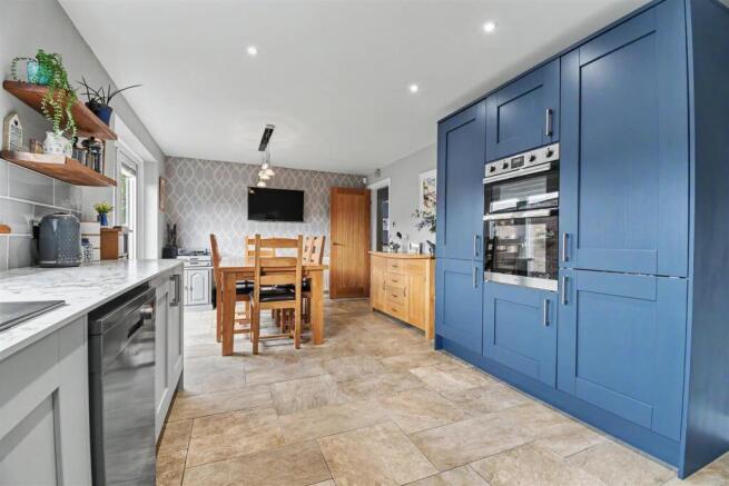 Kitchen dining room