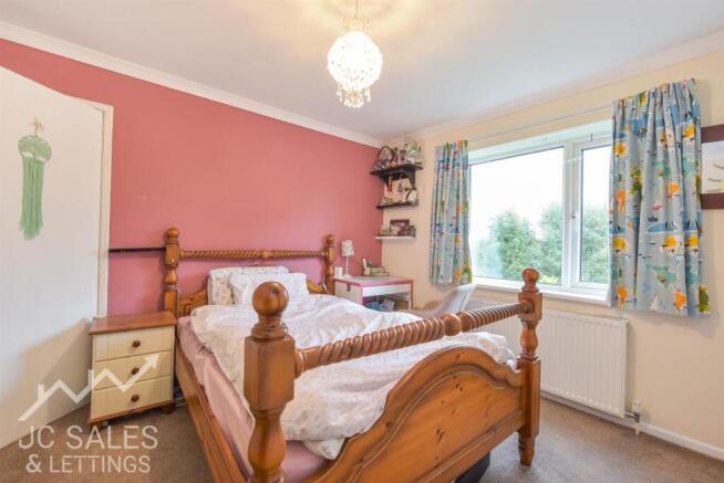 3 bed Semi-Detached for sale Image 10