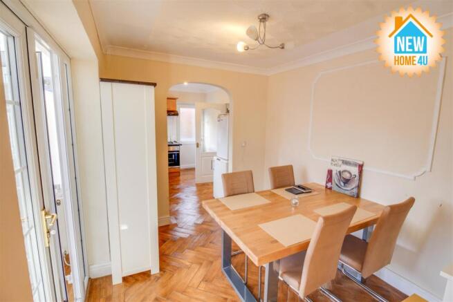 DINING ROOM: