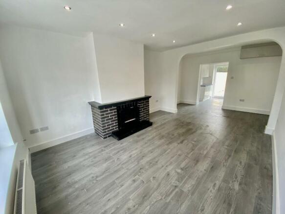 LIVING/DINING ROOM