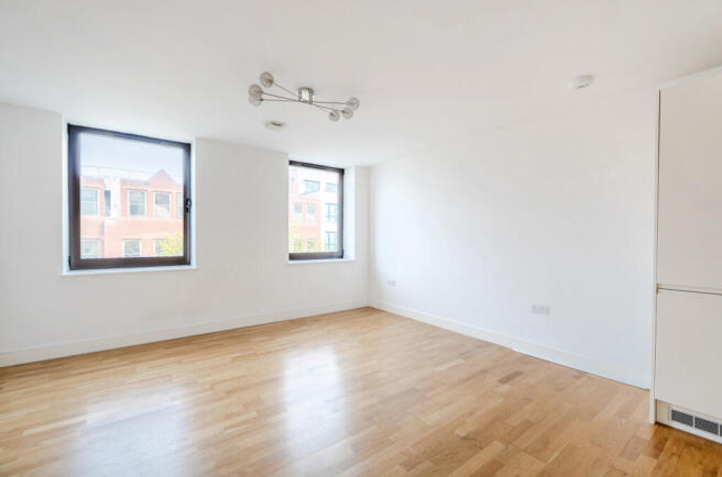 1433904-8-69c1121...