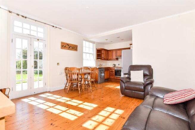 Kitchen/Lounge