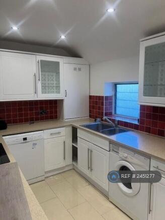 Fully Fitted Kitchen