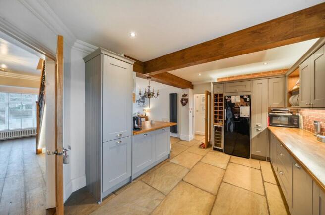 4 bed Detached for sale Image 8
