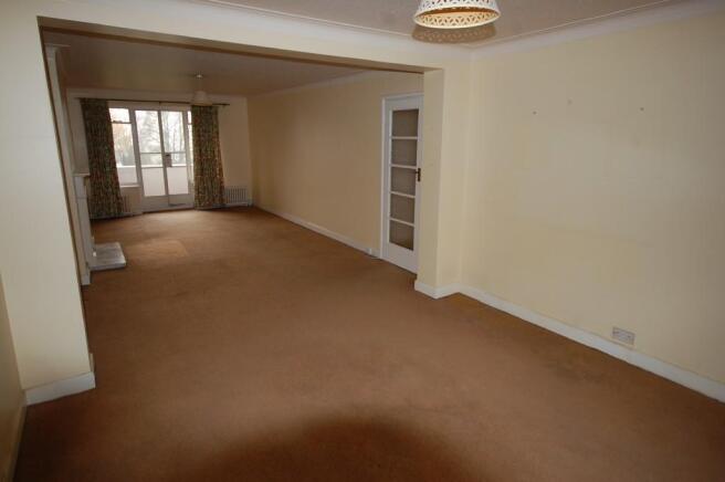 LOUNGE/DINING RM
