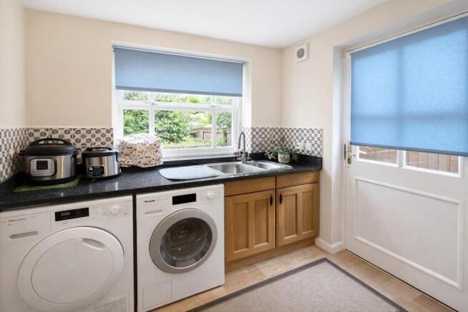 5 bed Detached for sale Image 12