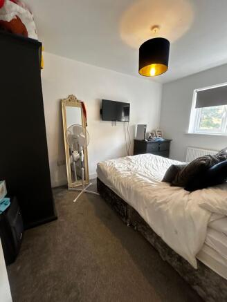 4 bed Semi-Detached to rent Image 10