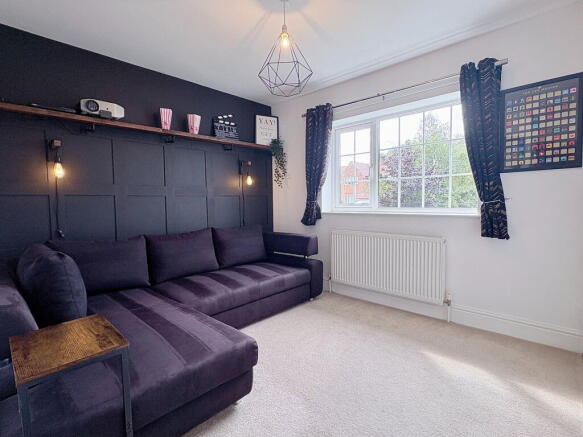 4 bed Semi-Detached for sale Image 10