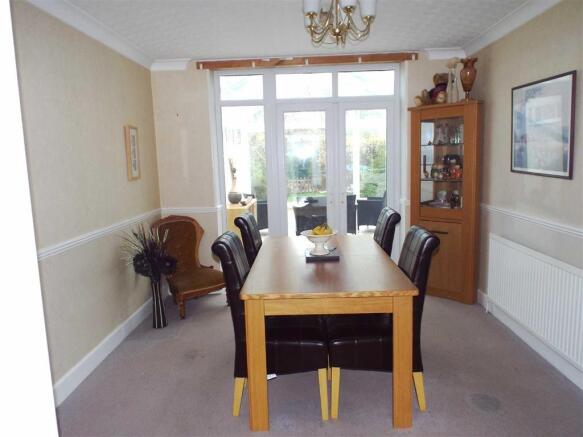 DINING ROOM: