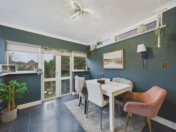 4 bed Semi-Detached to rent Image 9
