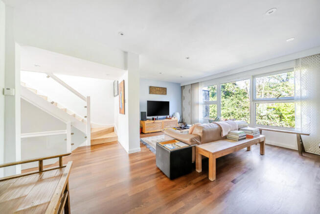 1438228-9-69d5410...