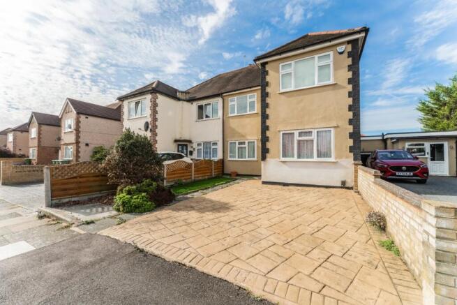 2-bed flat on Harding Road, Bexleyheath, Kent, DA7, £325,000