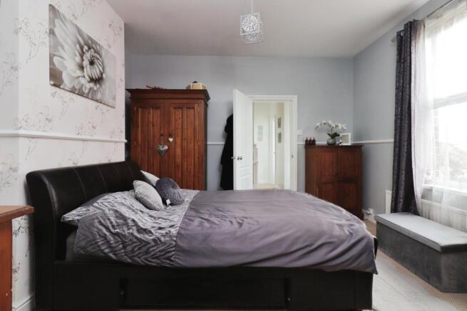 4 bed Semi-Detached for sale Image 8