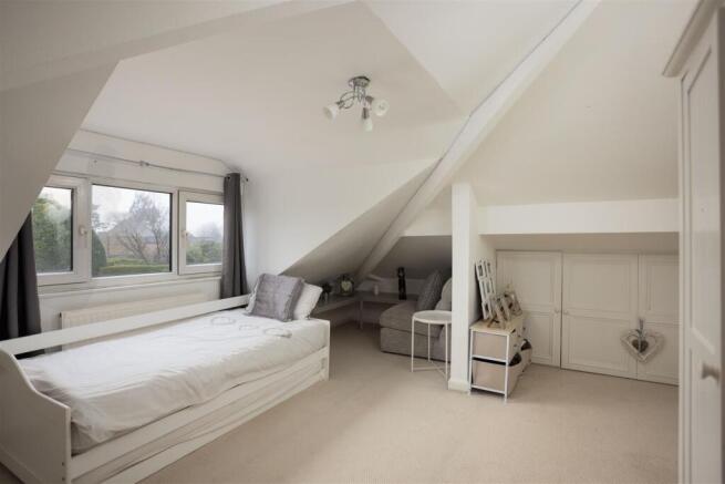 4 bed Detached for sale Image 12