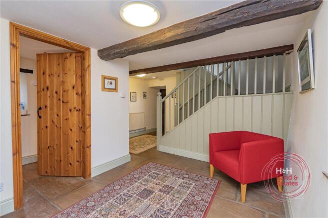 5 bed Detached to rent Image 8
