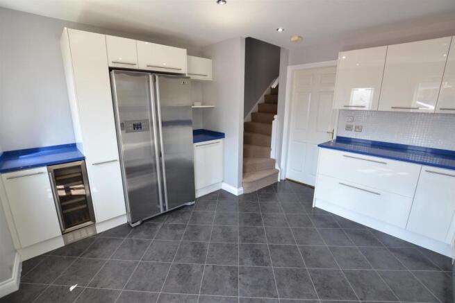 OPEN BREAKFAST KITCHEN