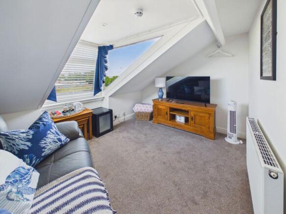 4 bed Semi-Detached for sale Image 12