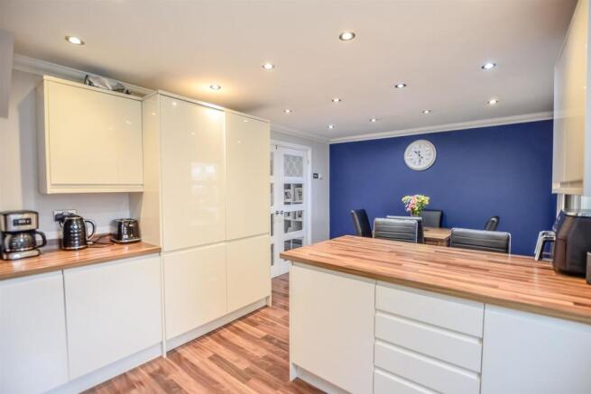 Kitchen/Dining Area