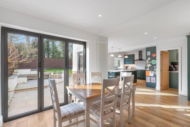 5 bed Semi-Detached for sale Image 9