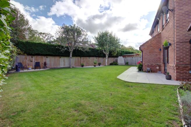 Wilson Grove Garden - Matt Clinton EweMove Kenilwo