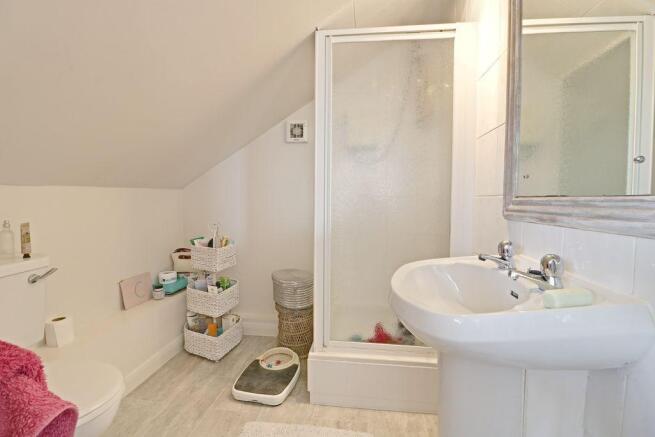 Ensuite to Bed 1