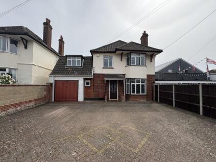 Fawlty Towers, 7 Friarscroft Lane, Wymondham, Norfolk NR18 0AT