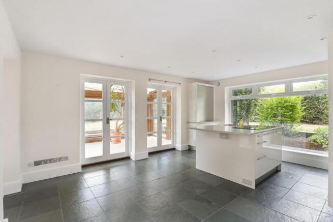 Kitchen/ Breakfast Area