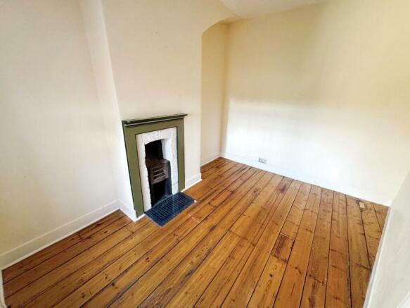 8035c4c4-Bedroom 202.jpg